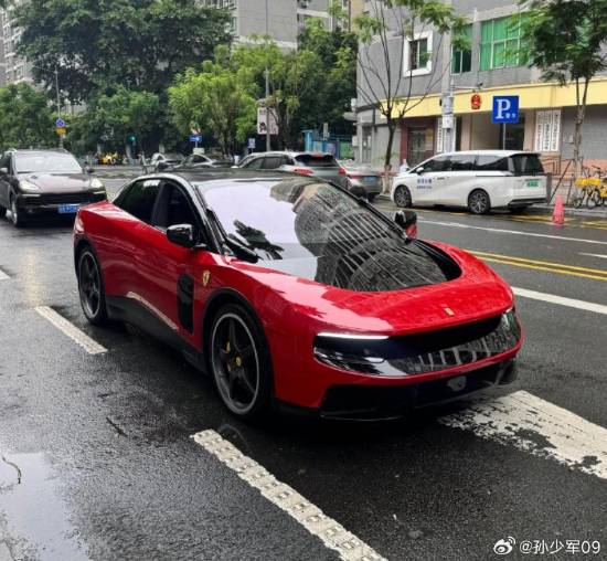 越骂越买!售价425万起的法拉利首款纯电车型Luce中国卖爆 提前完成年度销售目标