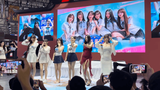 CJ《阿西美女》小姐姐团线下热舞:比游戏带劲多了
